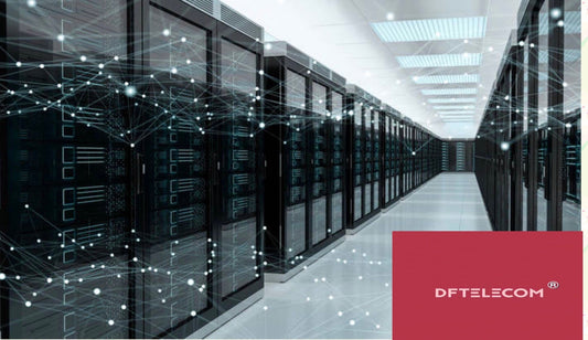 How do you choose between OM3, OM4, and OM5 multimode fibers for a high - speed data center?